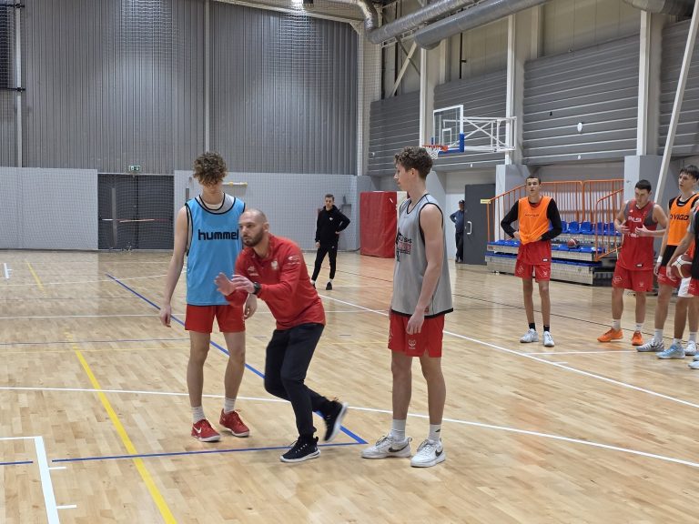 Artur Gronek w wizytą w SMS PZKosz