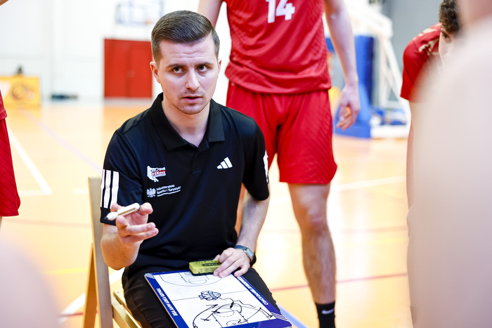 Gospodarze rozgromieni na otwarcie ostatniego turnieju CLJ